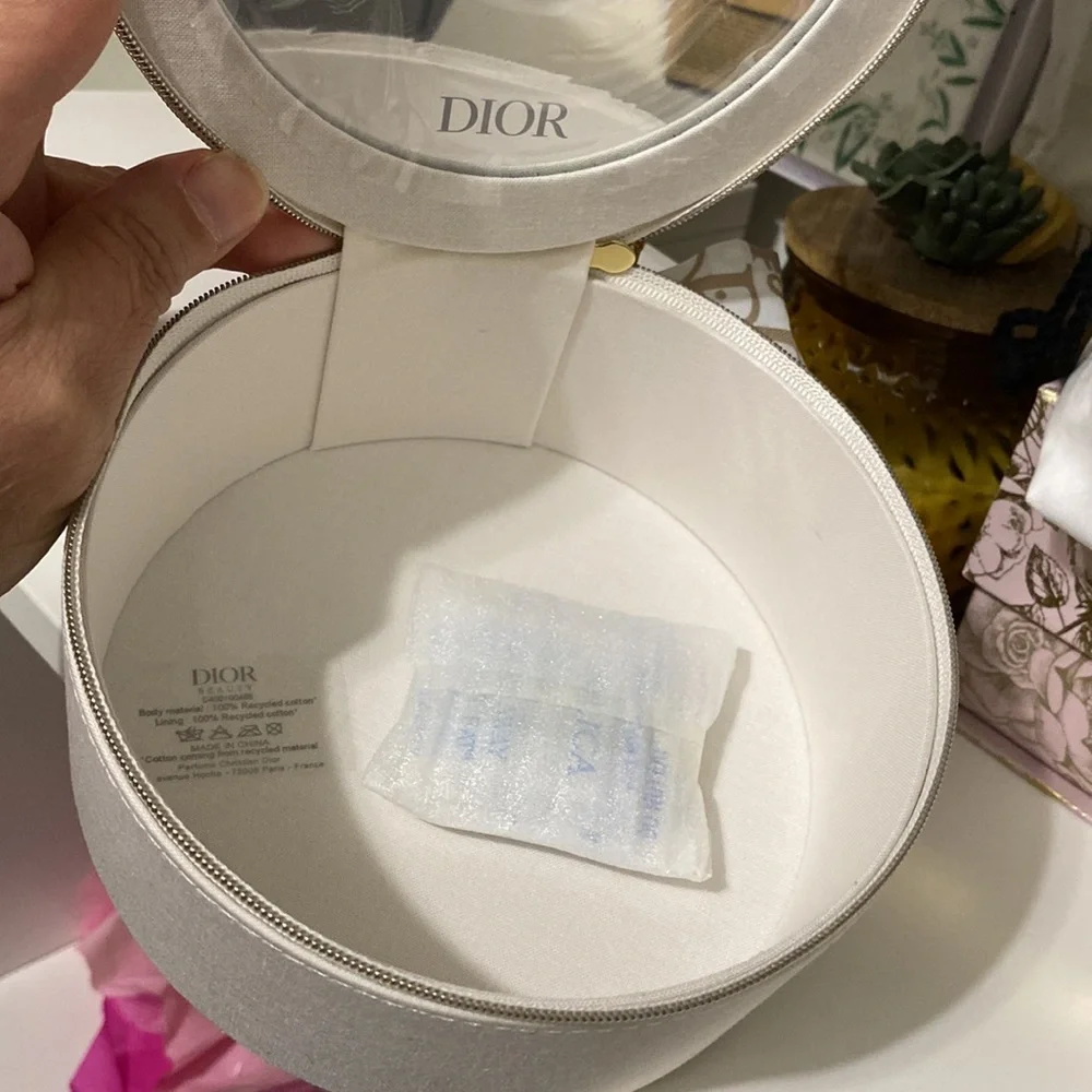 Dior reposhing this